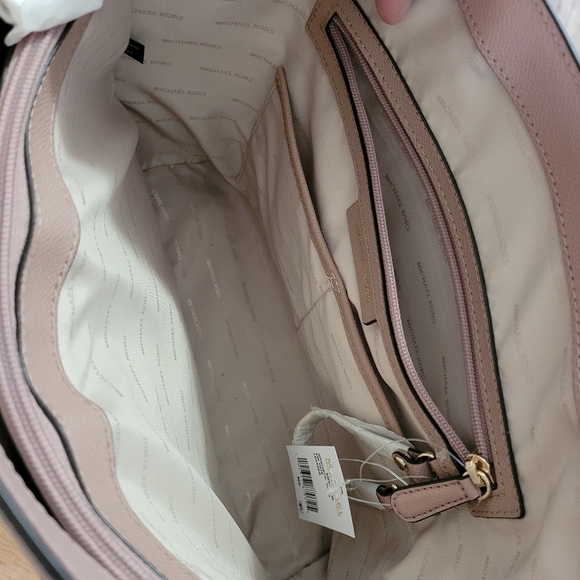 MICHAEL KORS Voyager Tote - Picture 4 of 5
